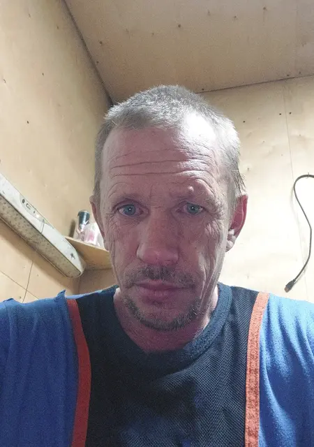 Виталий из Магадана, ищу на сайте знакомства без обязательств