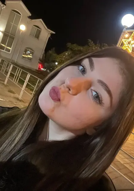 Я Яна, 21, из Тюмени, ищу знакомство для дружбы