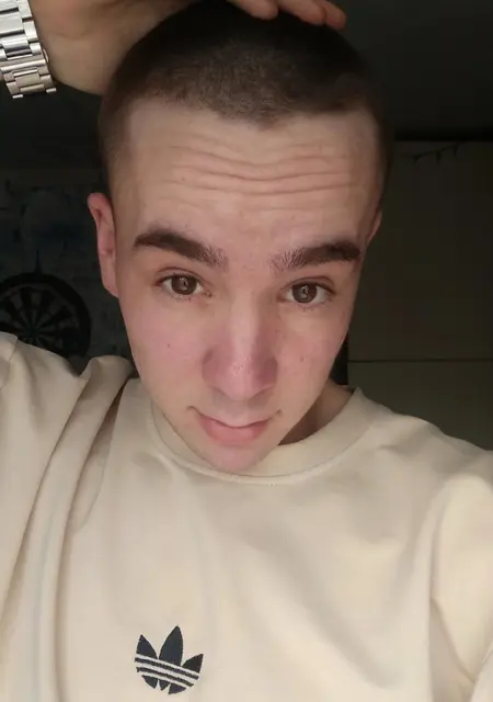 Андрей из Козьмодемьянска, мне 22, познакомлюсь для постоянных отношений