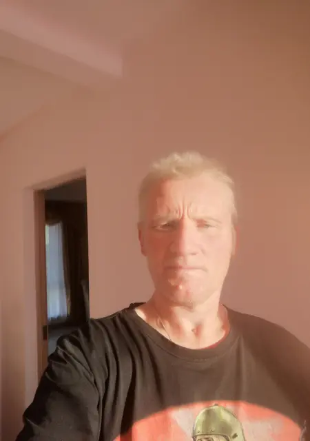 Я Влад, 48, из Великого Новгорода, ищу знакомство для постоянных отношений