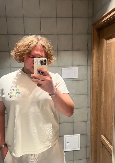 Я Илья, 23, из Череповца, ищу знакомства на одну ночь