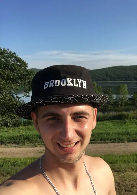 Родион из Уссурийска, мне 30, познакомлюсь для общения