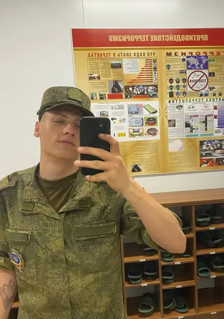 Я Виктор, 19, знакомлюсь для вирта в Тюмени