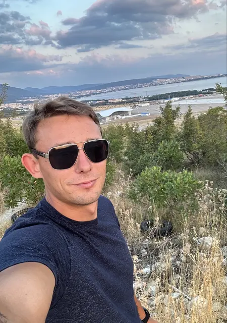 Я Владимир, 30, знакомлюсь без обязательств в Москве