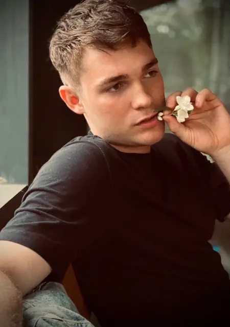 Я Александр, 31, из Москвы, ищу знакомства без обязательств