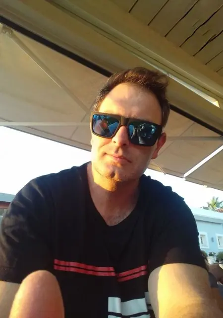 Kostas из Афин, мне 36, познакомлюсь