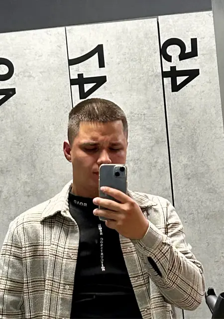 Я Юрий, 25, из Михайловска, ищу знакомства без обязательств