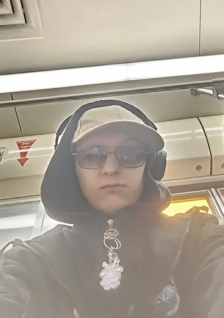 Саша из Сургута, ищу на сайте знакомства на одну ночь