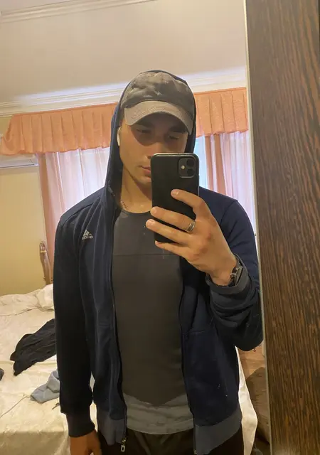 Я Кирилл, 28, из Волжского, ищу знакомства без обязательств