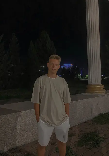 Слава из Томска, мне 21, познакомлюсь на одну ночь