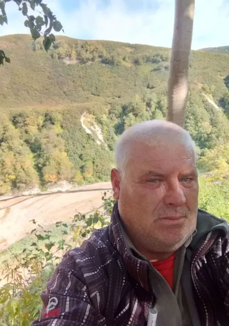 Я Александр, 52, знакомлюсь на одну ночь в Елизове