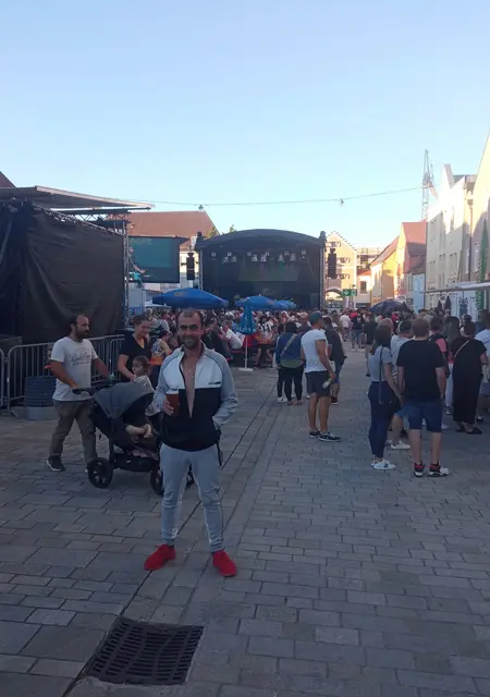 Я Edi, 36, из Дингольфинга, ищу знакомство для приятного времяпровождения