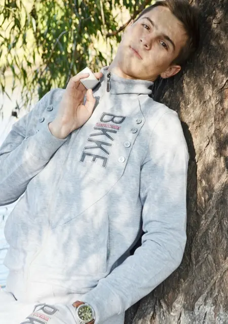 Я Леонид, 32 років з Дніпра, шукаю знайомства без зобов'язань