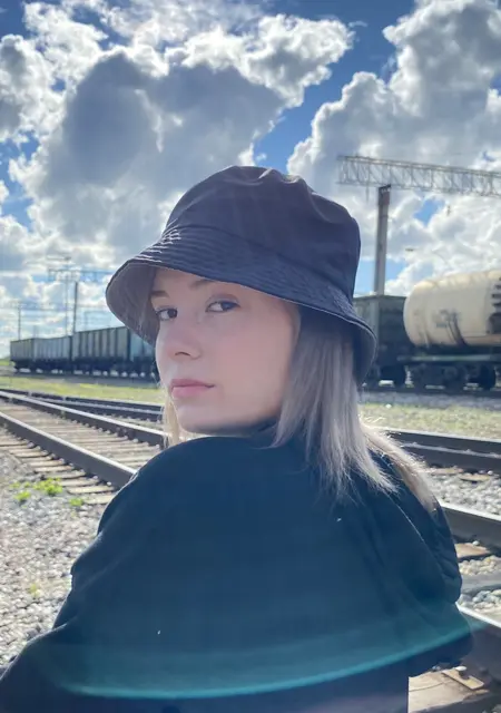 Полина из Санкт-Петербурга, ищу на сайте приятное времяпровождение