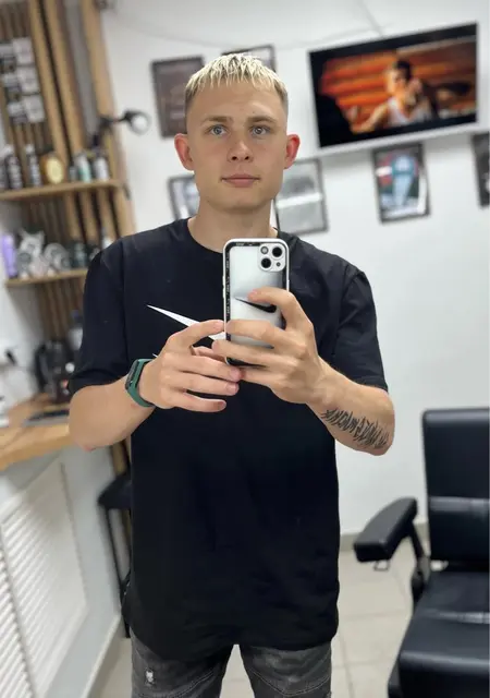 Я Владислав, 22, из Березников, ищу знакомства без обязательств