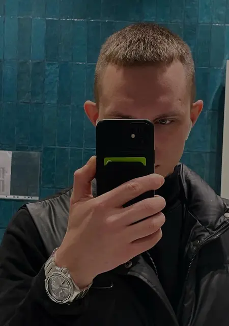 Илья из Новочеркасска, мне 21, познакомлюсь для открытые отношения