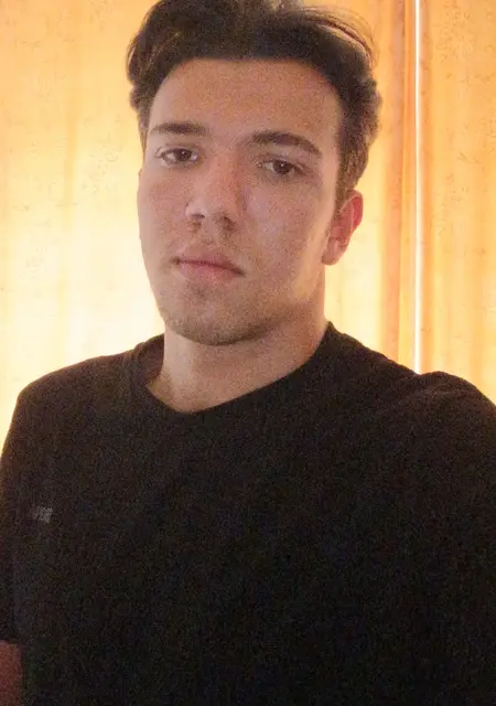 Я Александр, 18, из Воронежа, ищу знакомства без обязательств