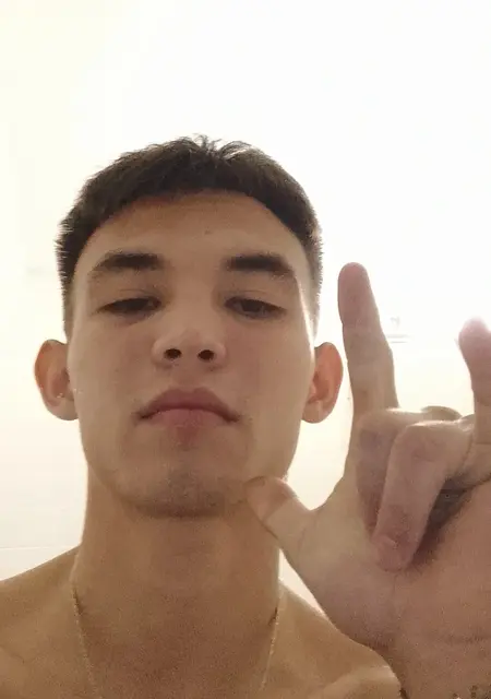 Иван из Владивостока, мне 20, познакомлюсь на одну ночь