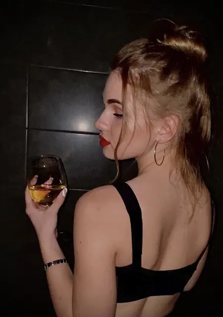 Катя из Сочи, мне 23, познакомлюсь на одну ночь