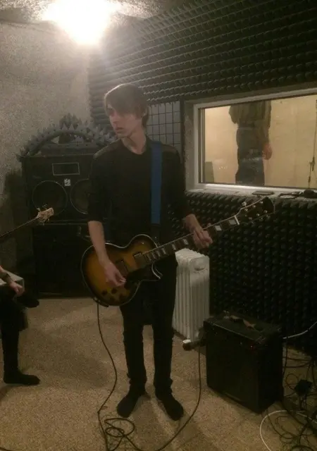 Максим из Керчи, мне 26, познакомлюсь без обязательств