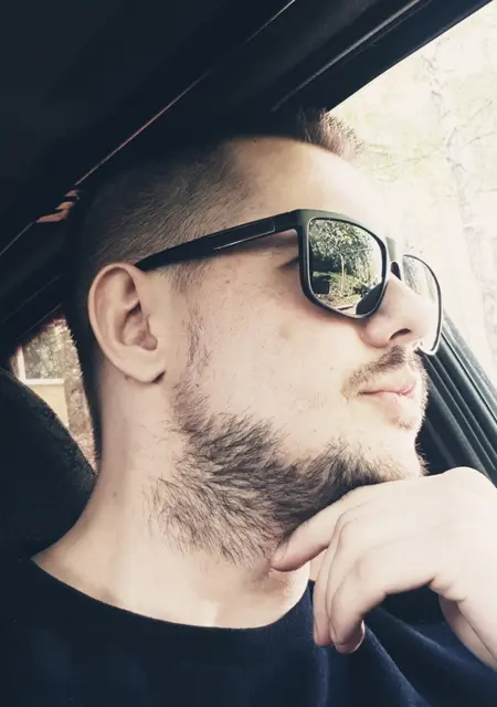 Михаил из Рязани, ищу на сайте знакомства на одну ночь