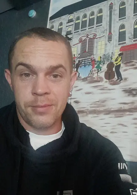 Я Дмитрий, 29, из Бийска, ищу знакомства на одну ночь