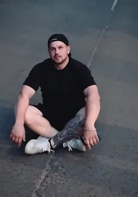 Александр из Великого Новгорода, мне 32, познакомлюсь для совместных путешествий