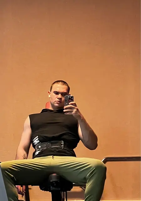 Artem из Николаевска-на-Амуре, мне 21, познакомлюсь для постоянных отношений