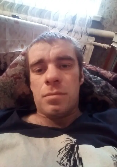 Я Михаил, 32, из Саратова, ищу знакомства без обязательств