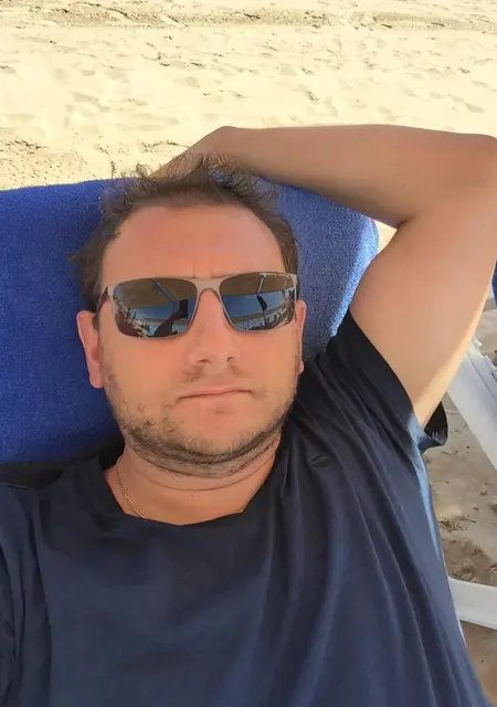 Я Андрей, 46, из Воронежа, ищу знакомство для приятного времяпровождения