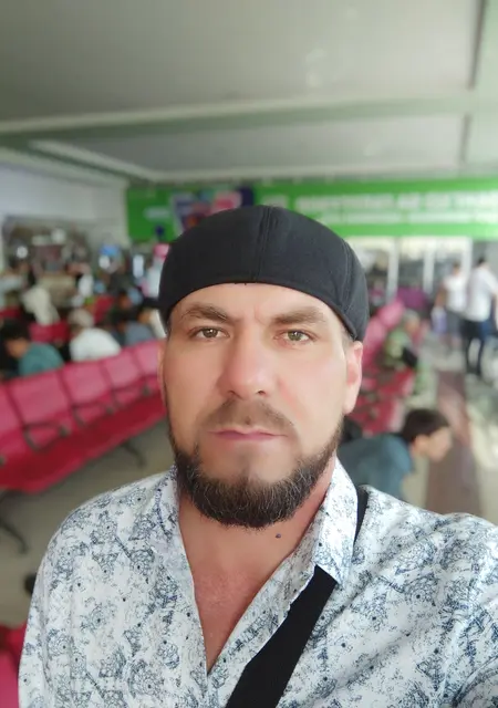 Рамзес из Екатеринбурга, мне 47, познакомлюсь для постоянных отношений