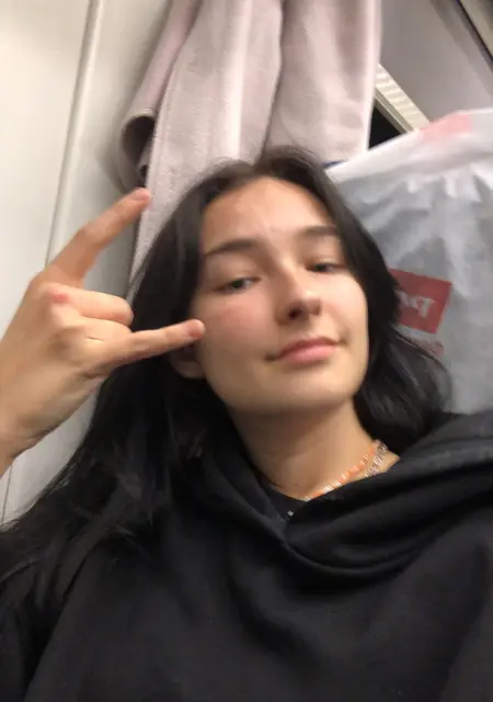 Я Анна, 19, из Пензы, ищу знакомство для приятного времяпровождения