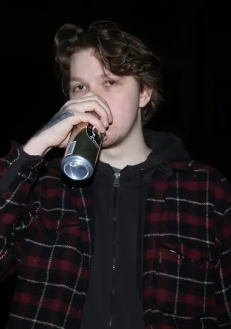 Давид из Кургана, мне 24, познакомлюсь на одну ночь