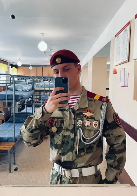 Я Артем, 21, из Хабаровска, ищу знакомство для приятного времяпровождения