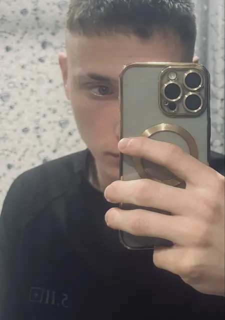 Александр из Красноярска, мне 20, познакомлюсь для постоянных отношений