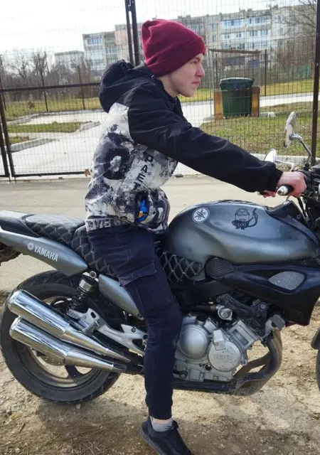 Я Алексей, 19, знакомлюсь для открытые отношения в Симферополе