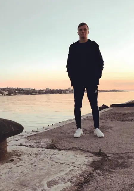 Mikhail из Керчи, ищу на сайте знакомства на одну ночь