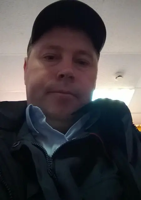 Я Максим, 42, из Бабаева, ищу знакомства на одну ночь