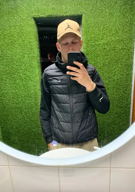 Я Vlad, 20, из Костромы, ищу знакомства без обязательств