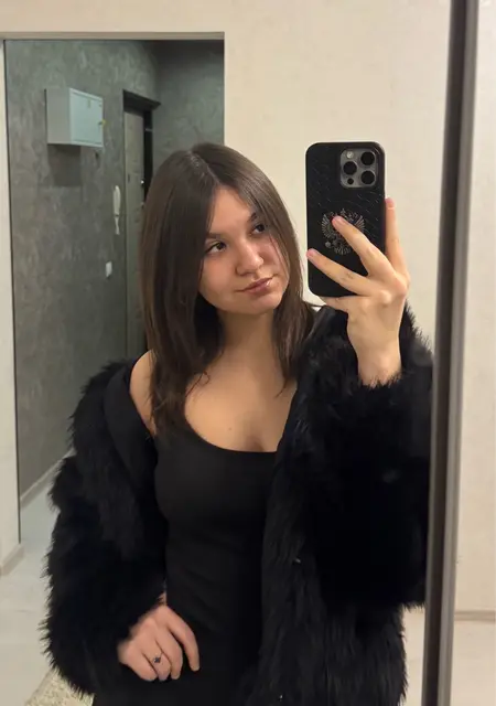 Полина из Екатеринбурга, мне 18, познакомлюсь для общения