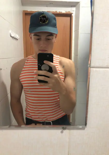 Азамат из Сочи, ищу на сайте знакомства на одну ночь