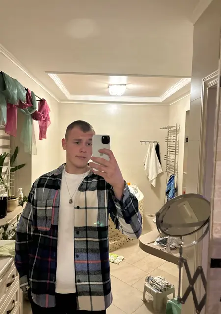 Я Даня, 20, из Орла, ищу знакомство для постоянных отношений