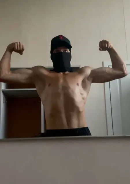 Я Aleksandr, 19, знакомлюсь на одну ночь в Екатеринбурге