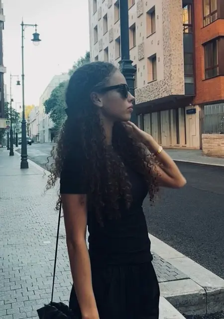 Я Полина, 25, из Москвы, ищу знакомство для открытые отношения