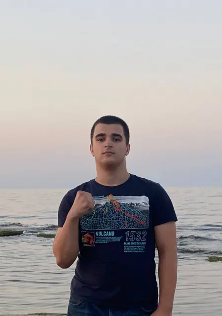 Я Саня, 19, из Твери, ищу знакомства на одну ночь