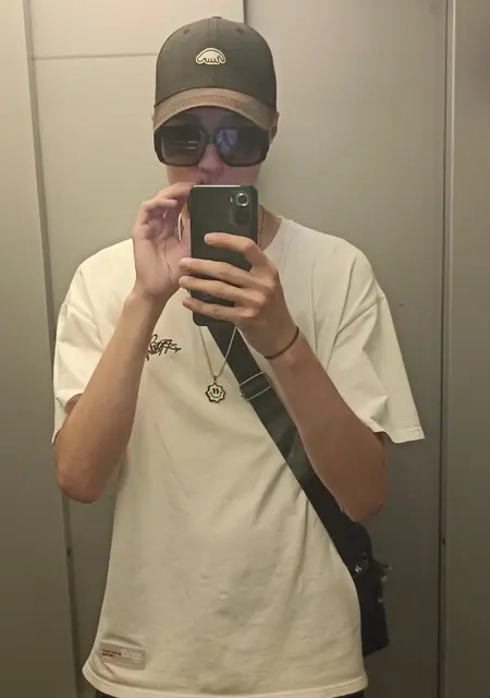 Егор из Вологды, мне 20, познакомлюсь на одну ночь