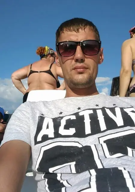 Денис из Абинска, мне 41, познакомлюсь на одну ночь