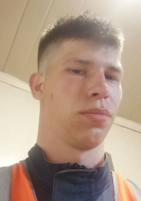 Александр из Шахтёрского, ищу на сайте знакомства на одну ночь