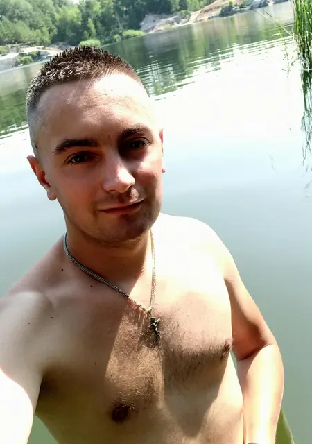 Владислав из Староконстантинова, мне 29, познакомлюсь на одну ночь