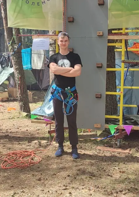 Я Владимир, 22, из Рославля, ищу знакомства на одну ночь